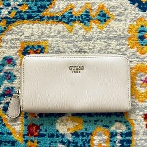 Guess long wallet